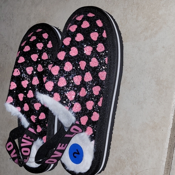 Chulis Slip-On Black Fuzzy Iridescent Butterflies Pink Heart Clog Stretchy Strap - Picture 6 of 9